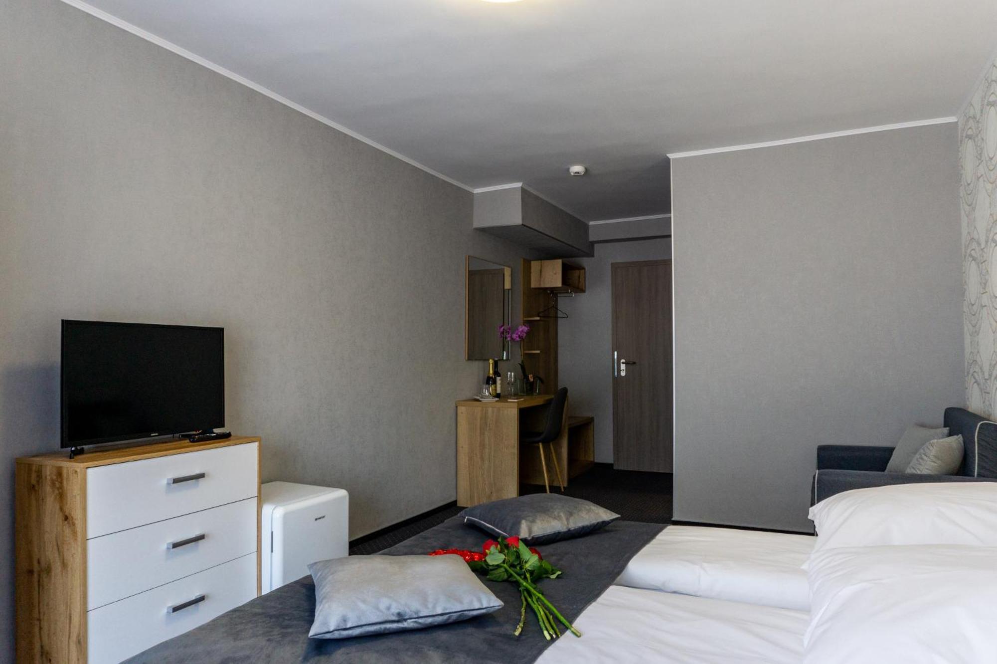 Hotel Epic Centrum Cisnădie Oda fotoğraf