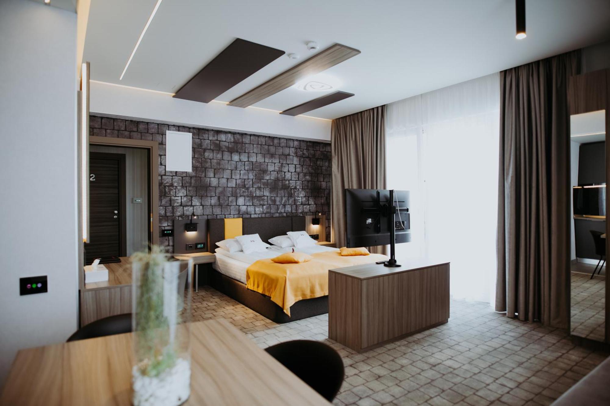 Hotel Epic Centrum Cisnădie Dış mekan fotoğraf